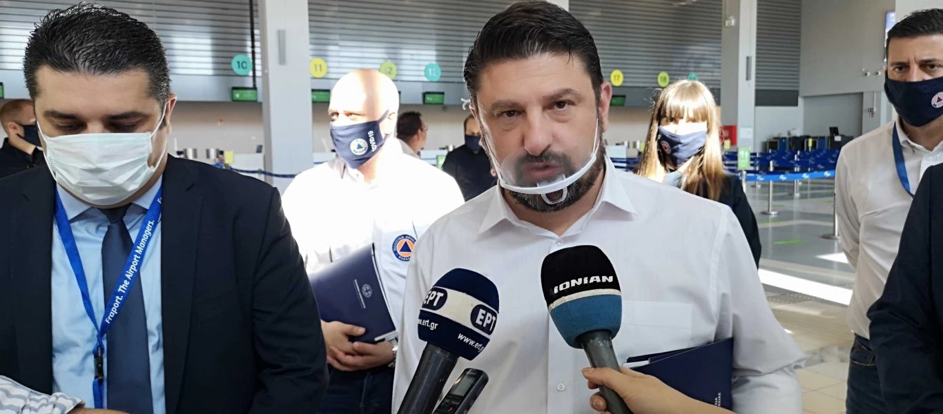 Νέα, μοδάτη μάσκα υιοθέτησε ο Ν.Χαρδαλιάς με δείκτη προστασίας... -10! (φωτό)